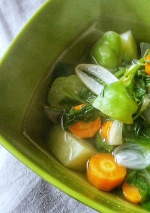 A picture of Sayur Bening Bayam / Clear Spinach Soup.