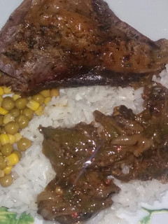 Una foto de Vacío con verduras al horno y arroz