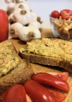 Gluténmentes mangalica-töpörtyűkrém recept fotója