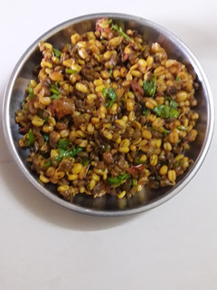 ફણગાવેલા મગ (Fangavela Moong Recipe In Gujarati) રેસીપી મુખ્ય ફોટો