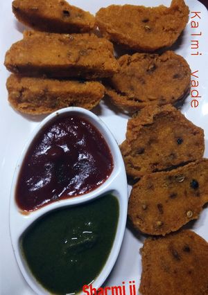 A picture of Kalmi vada.