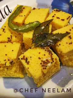 माइक्रोवेव ढोकला (microwave dhokla recipe in Hindi) रेसिपी मुख्य फोटो