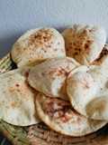 طريقه سهله لعمل الخبز العربي 👍😋