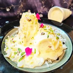 A picture of Kesariya rabri falooda kulfi.