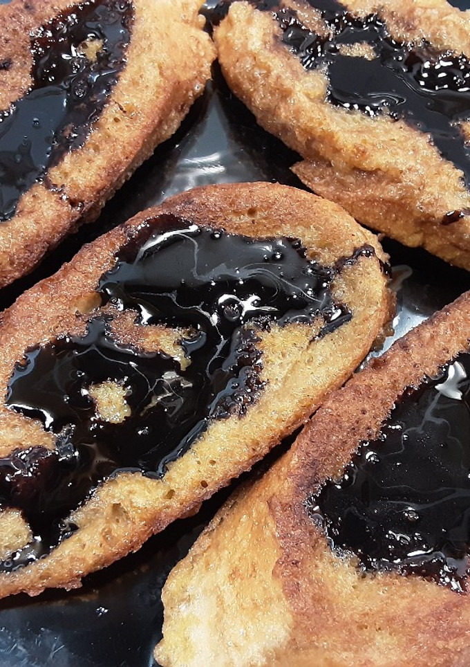 Una foto de Torrijas con chocolate