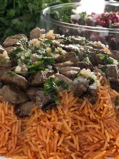 صورة لوصفة رز أحمر مع کبد مقلی