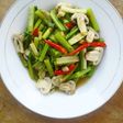 Tumis asparagus jamur simple