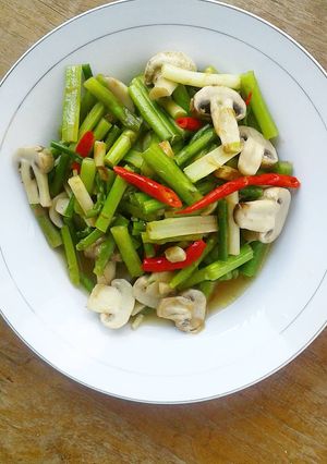 Foto resep Tumis asparagus jamur simple