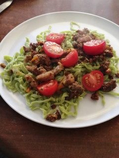 Una foto de Tallarines verdes con salsa de Martín