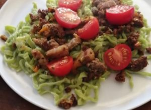 Una foto de Tallarines verdes con salsa de Martín
