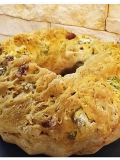 Foto di Ciambellone salato con pancetta affumicata e cavolo romano