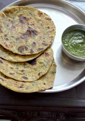 A picture of Methi thepla.