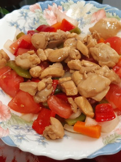Una foto de Ensalada de pollo macerado en salsa de soja