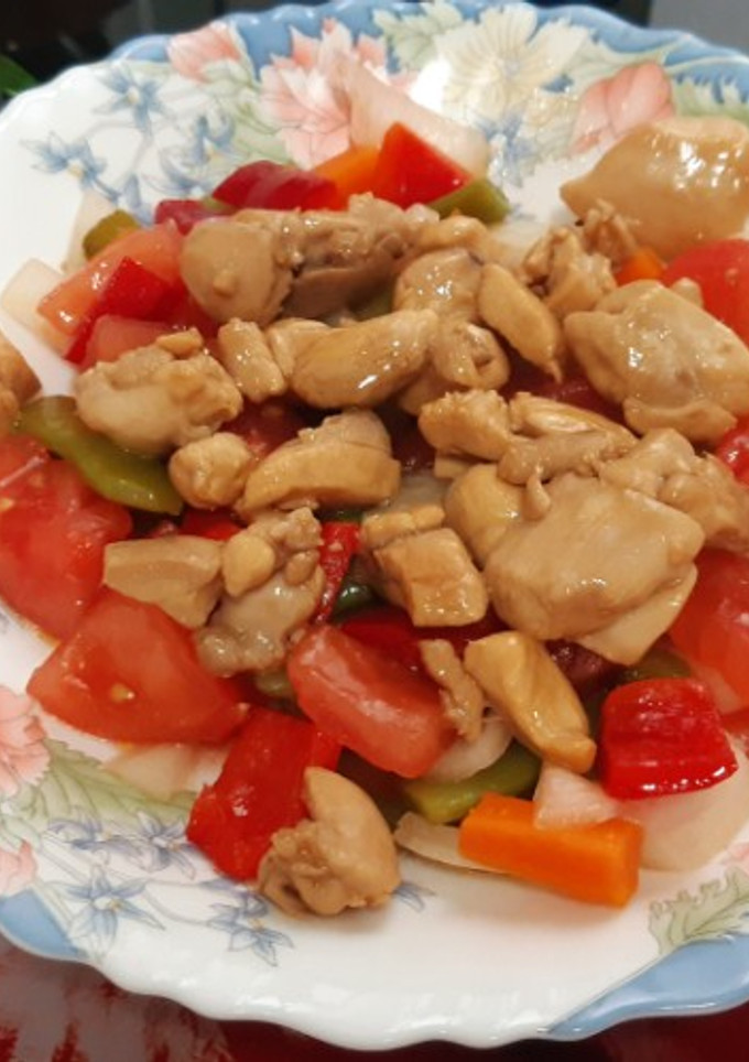 Una foto de Ensalada de pollo macerado en salsa de soja