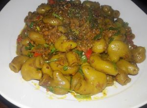 Hình của món Bao tử cá ba sa xào nghệ.