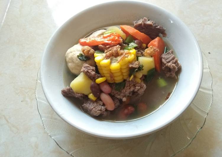 Sop daging sapi dengan kacang merah