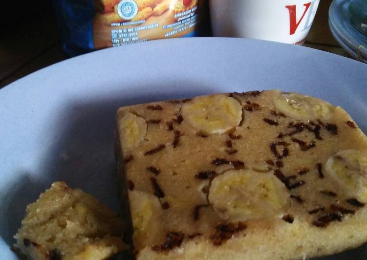 Eggless banana cake