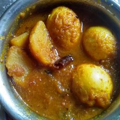 A picture of Egg curry.