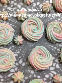 彩虹玫瑰馬林糖(Rainbow Rose Meringue Cookies) 的食譜成品照片
