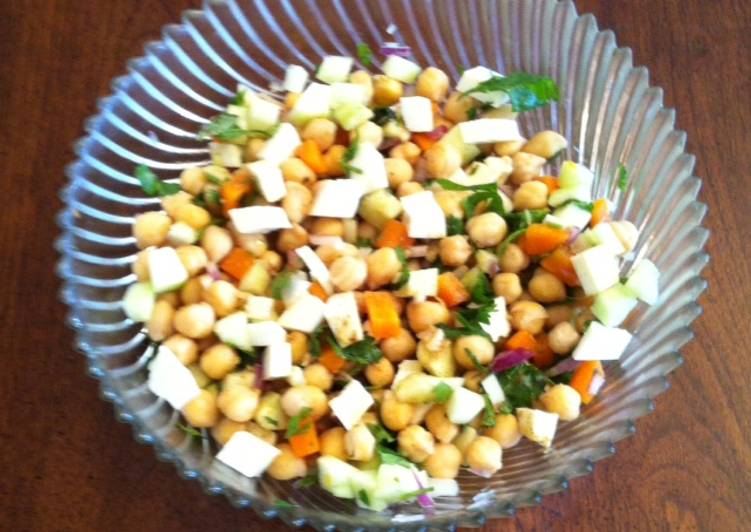 Ensalada de garbanzos con pepino