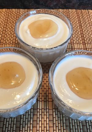 Una foto de Crema de mató, kéfir y miel