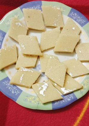 A picture of Kaju ki burfi.
