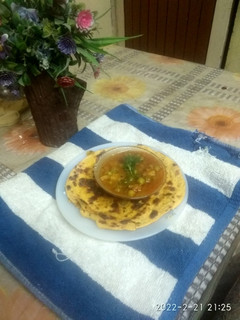 વટાણા બટાકા નું શાક (Vatana Bataka Shak Recipe In Gujarati) રેસીપી મુખ્ય ફોટો