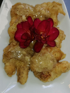 Una foto de Kokotxas de bacalao con salsa Santurce