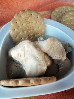 Una foto de Helado de galletas María