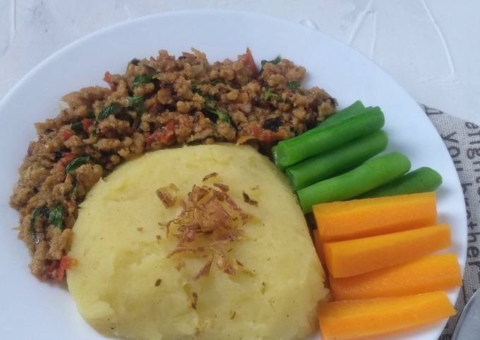 Ini dia! Cara gampang buat Kentang tumbuk dengan sambal oncom hidangan Idul Adha yang sempurna