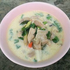 A picture of Chicken and Galangal Soup.
