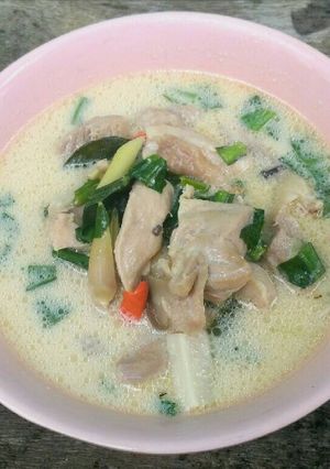 A picture of Chicken and Galangal Soup.