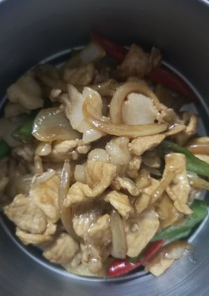 รูปของ ผัดพริกหมู​ by.รถเมล์เ​ด็กหอ​
