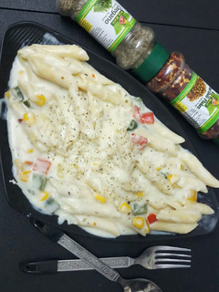 વ્હાઇટ સોસ પાસ્તા (White Sauce Pasta Recipe in Gujarati) રેસીપી મુખ્ય ફોટો