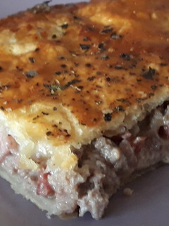Una foto de Empanada de carne con hojaldre