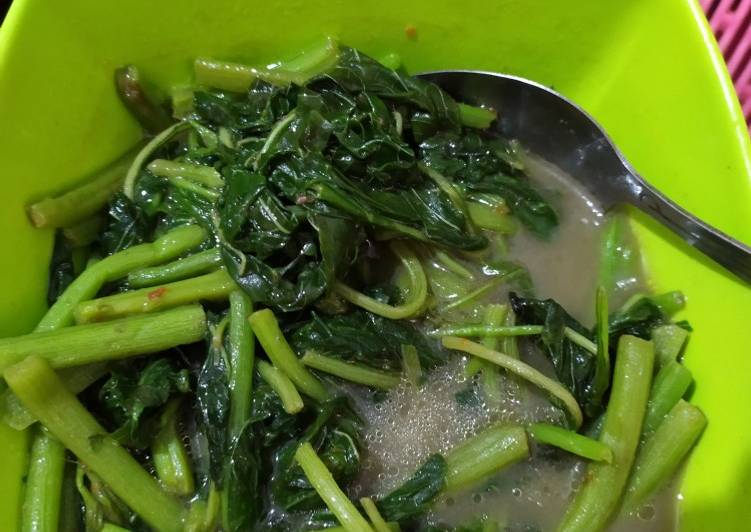 Tumis bayam terasi pedas (Belacan)