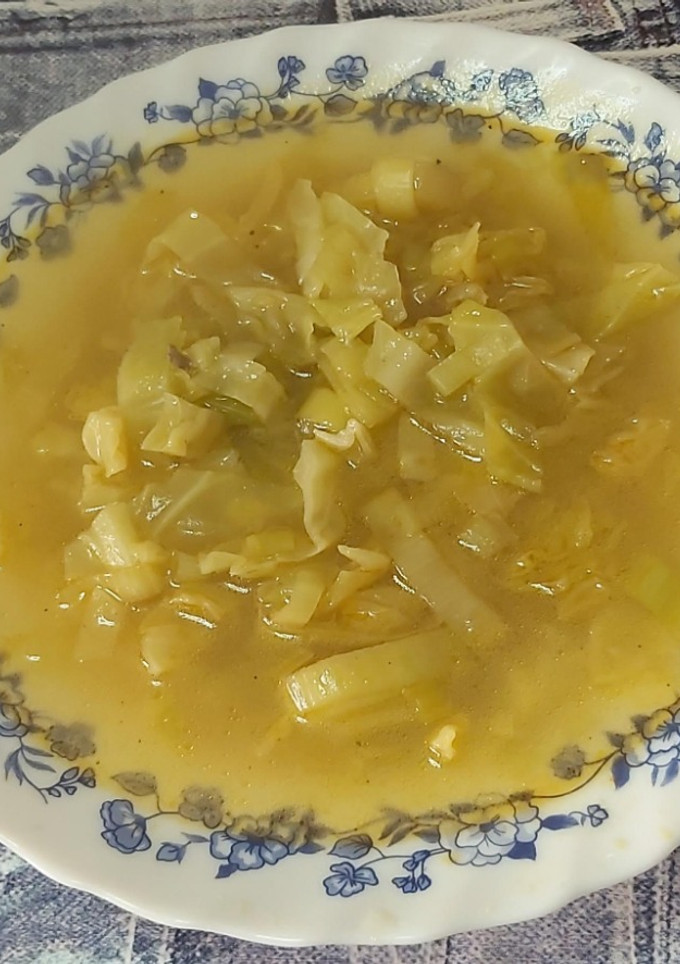 Una foto de Sopa de puerro y berza o col