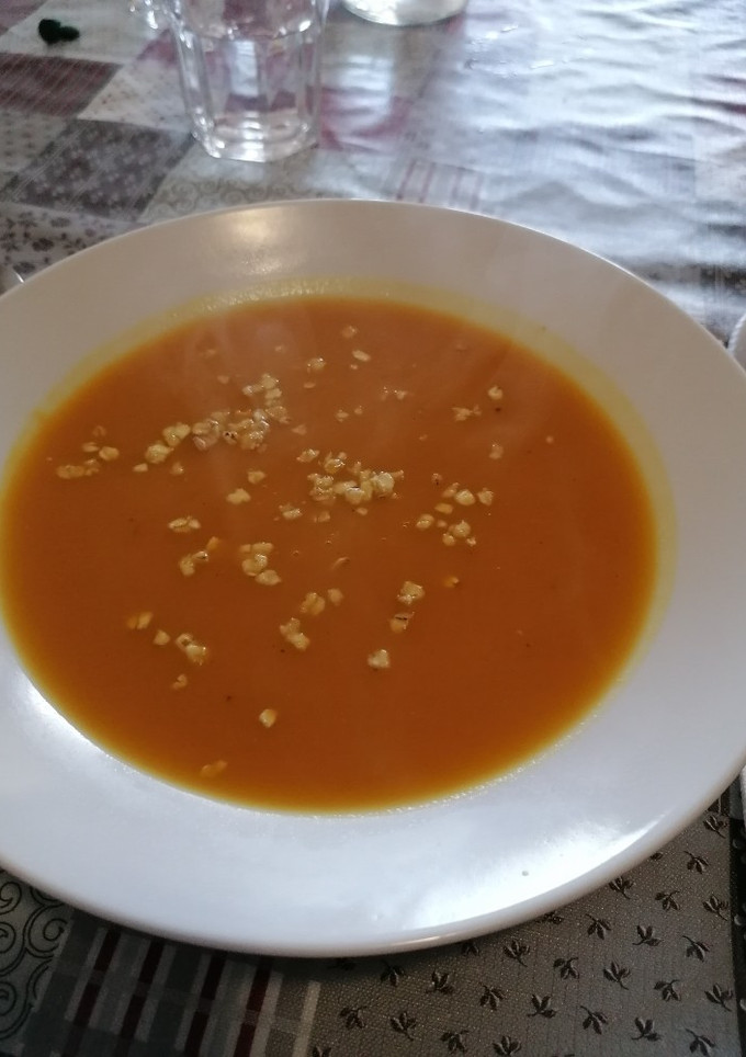 Una foto de 21. Crema de Calabaza asada al toque de cúrcuma