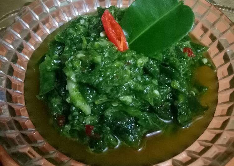 Bagaimana Menyiapkan 43. Sambal bawang lombok ijo yang Lezat Sekali