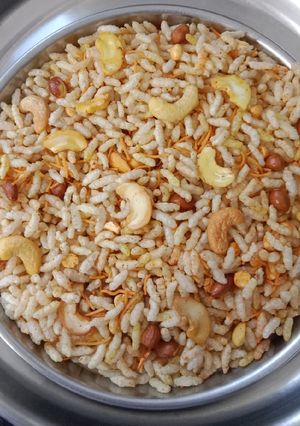 A picture of Masala murmura with cashew nuts.
