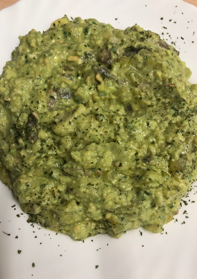 Una foto de 92. Espaguetti de calabacín y setas con pesto de aguacate (principal verdura)