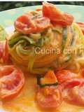 Spaghetti di zucchine con crema di ciliegino