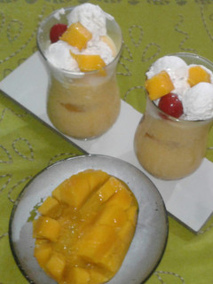 मैंगो शेक विद आइसक्रीम (Mango shake with ice cream recipe in Hindi) रेसिपी मुख्य फोटो