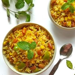 A picture of Rajma and corn fried rice.