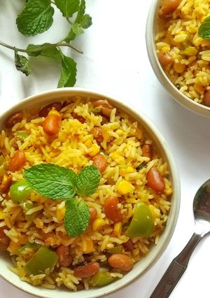 A picture of Rajma and corn fried rice.