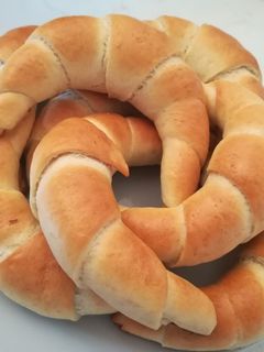 Tejes kifli kelesztés nélkül recept fotója