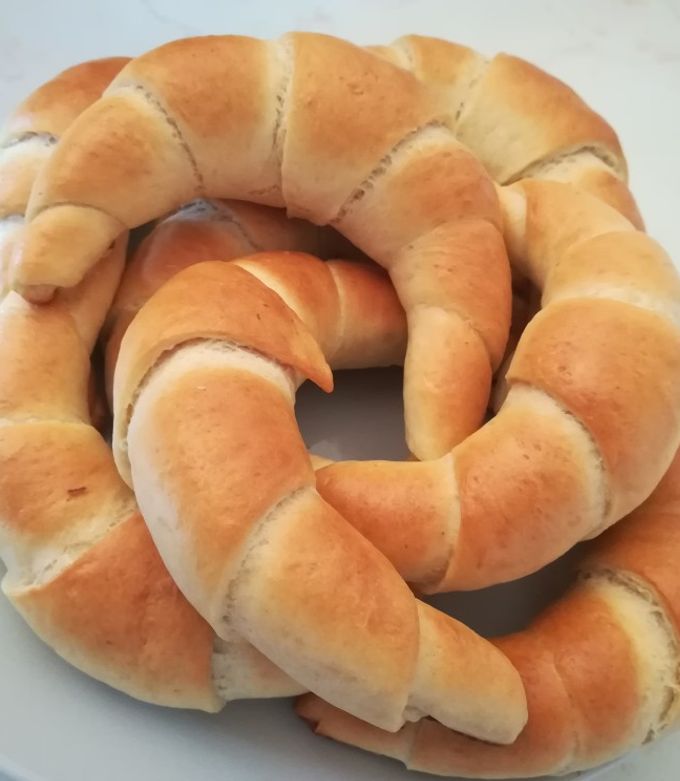 Tejes kifli kelesztés nélkül recept fotója