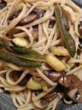 Mushroom linguine with zucchini and sage