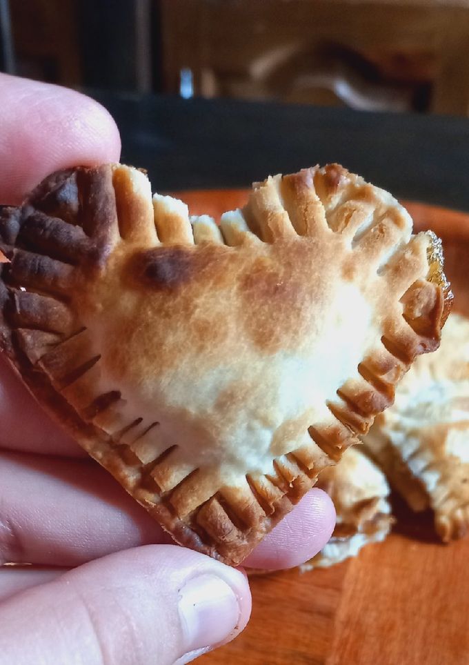 Una foto de 💕Corazones rellenos💕 (con Tapas de Empanadas)