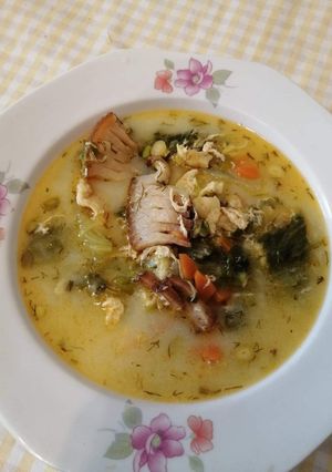 O poză a rețetei Ciorbă de salată verde cu ouă slănină afumată și mărar verde.